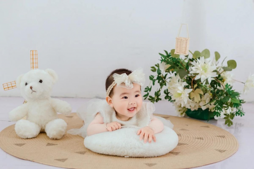 本溪四个月宝宝揉眼睛